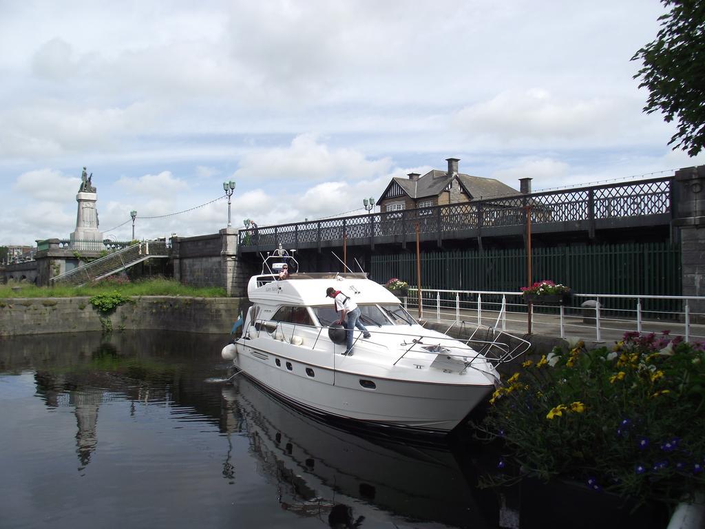 The Pier Hotel Limerick Junction Exterior foto